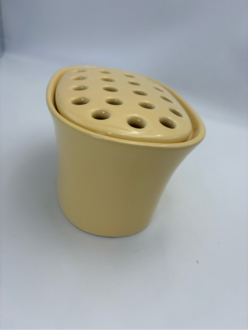 Vintage Southern Living At Home Butter Yellow Glazed Ceramic Vase w/Floral Frog - Picture 7 of 16